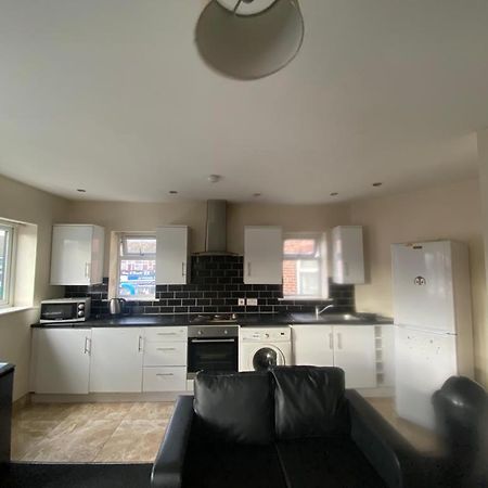 Cosy Living Apartment Camberley Exterior photo